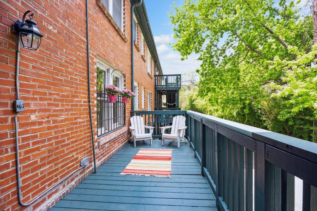 Enjoy the outdoors on your deck off the kitchen. (8 x 17)