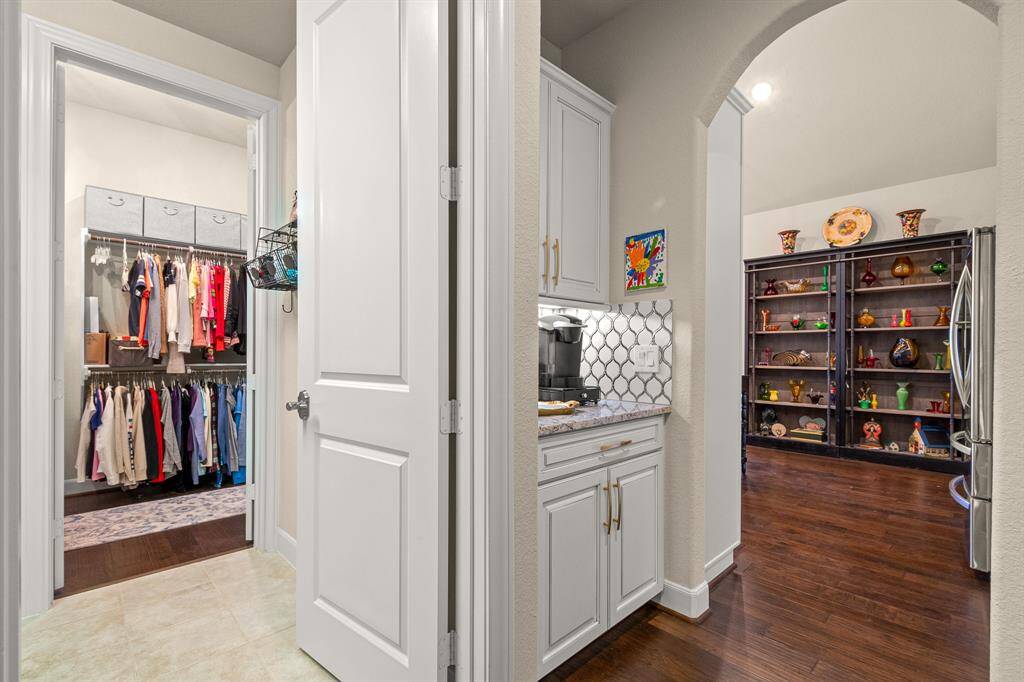 Coffee Bar nook is located between the Kitchen and Utility Room.