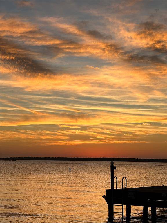 Take a stroll down to the boat launch and EXHALE!