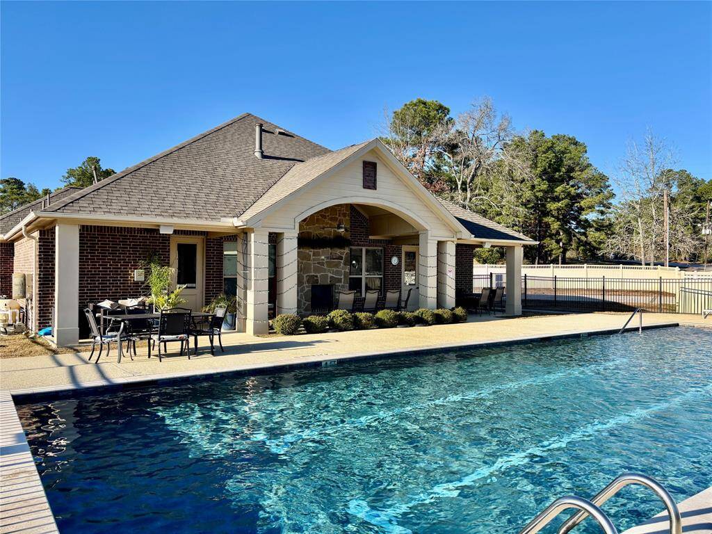 The Villas of Whiteoak Ranch offers spacious patios and a sparkling swimming pool. The outdoor area is ideal for entertaining, with a table and chairs set up on the patio along with plenty of covered areas. The surrounding trees add a touch of nature and privacy. Relaxation at its finest at the Clubhouse!