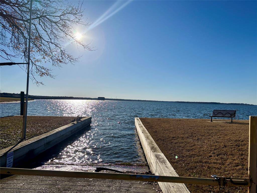 Ready to go for a boat ride?  White Oak Ranch has a private Boat Launch for it's residences.