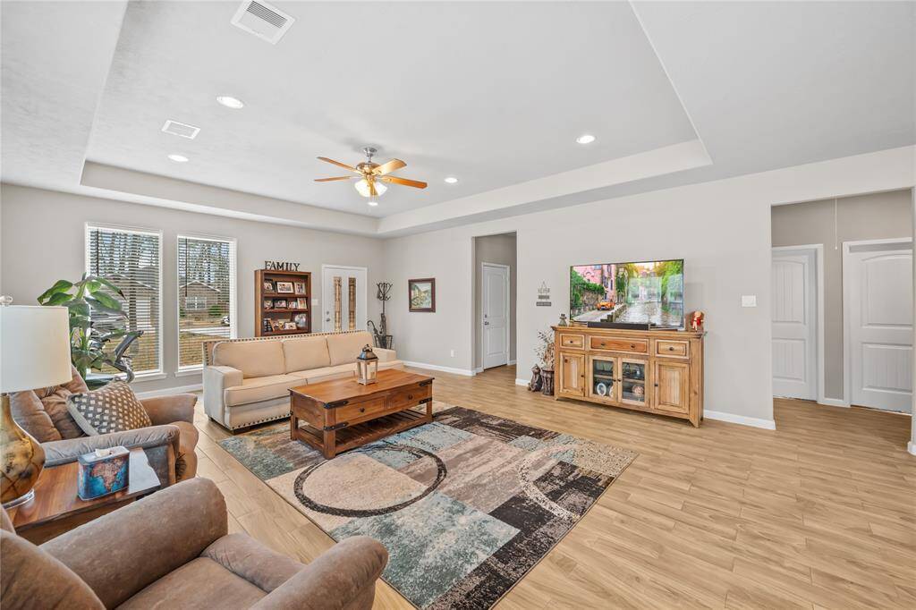 Living room spacious
