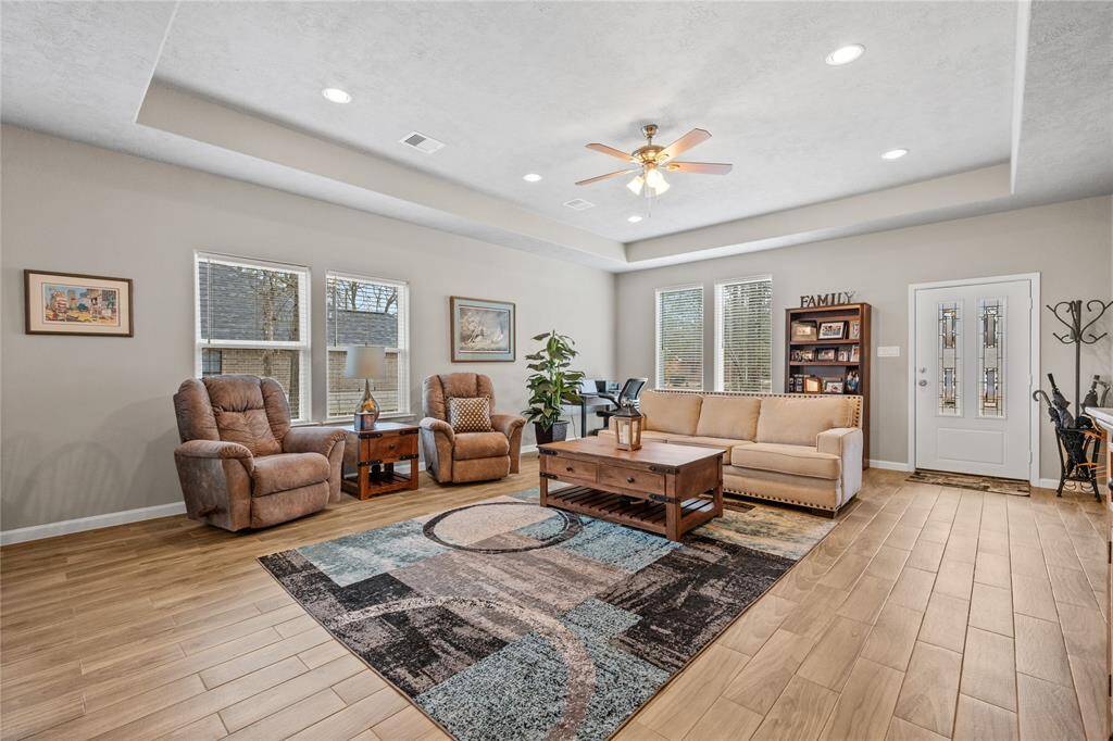 Living room-Lots of room for family time