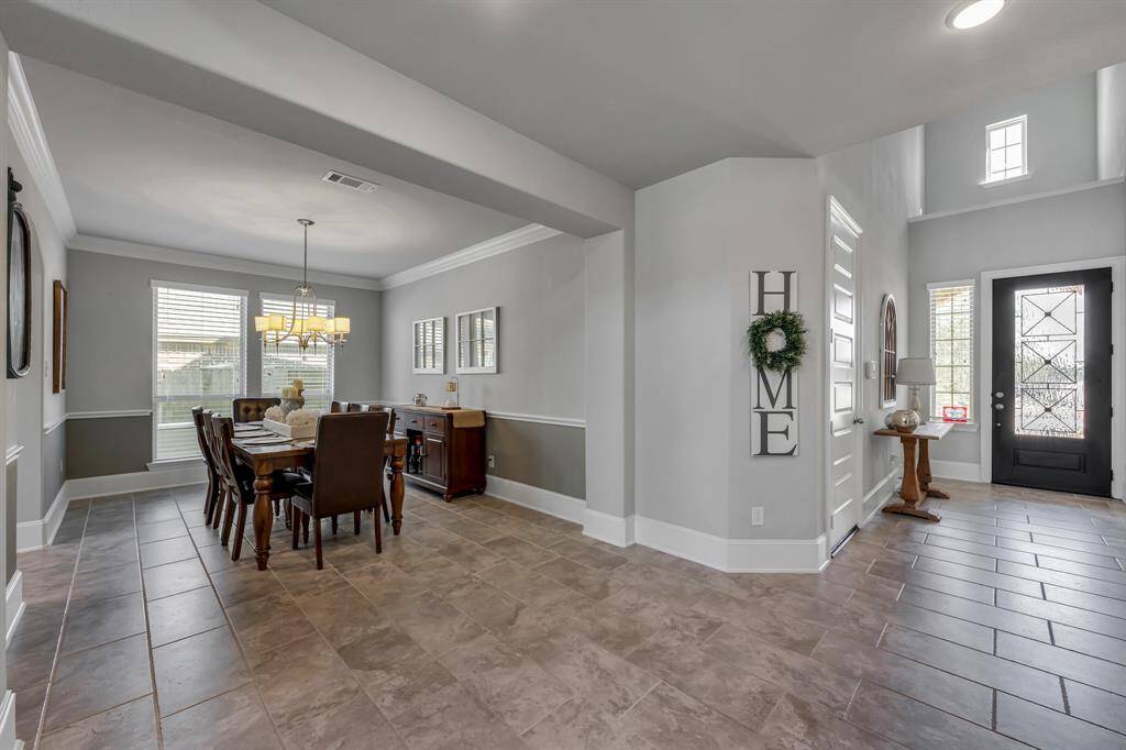 Open concept dining area and lots of natural light, tray ceilings and crown molding throughout.
