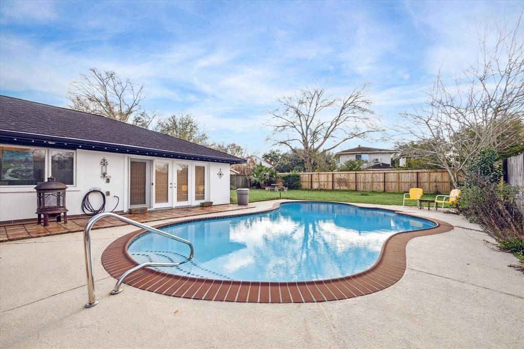 Dive into this dream home today!