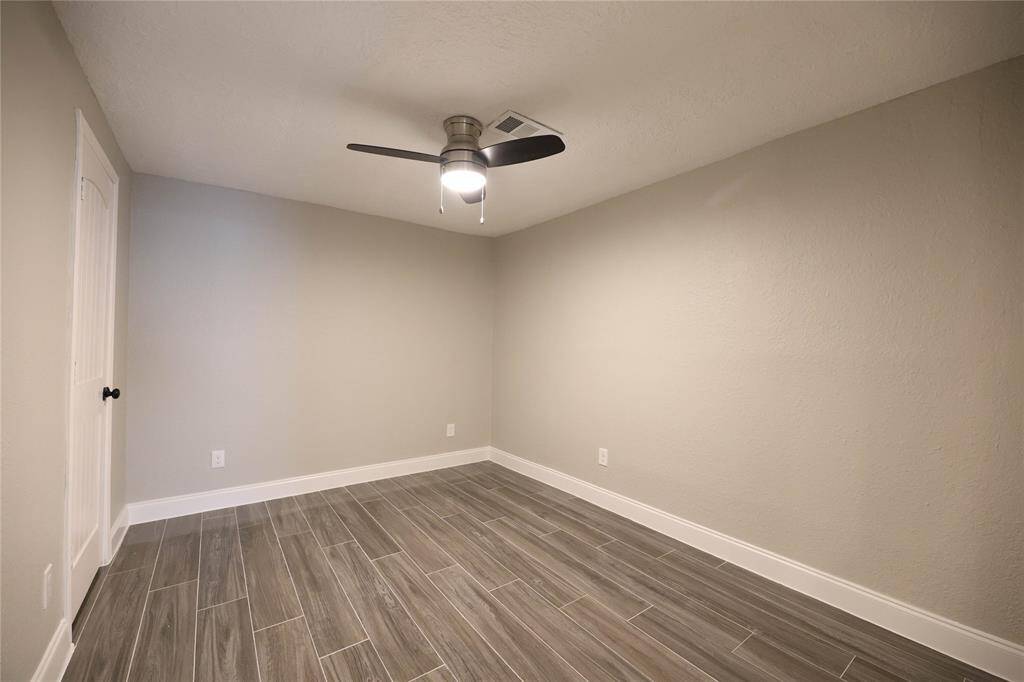 Secondary bedroom