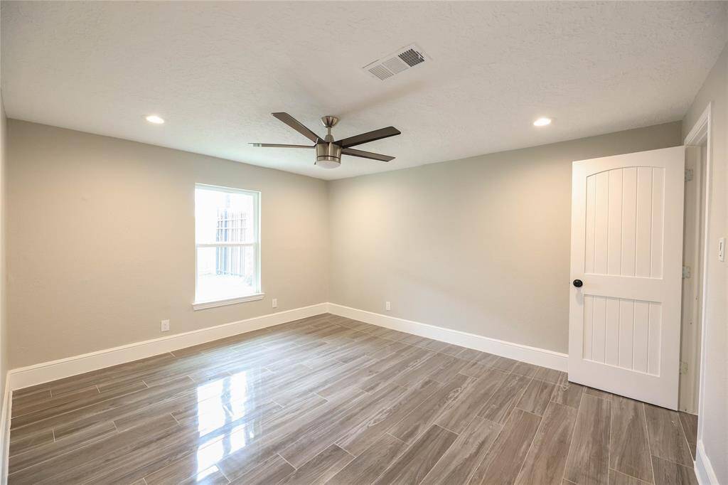 Secondary bedroom