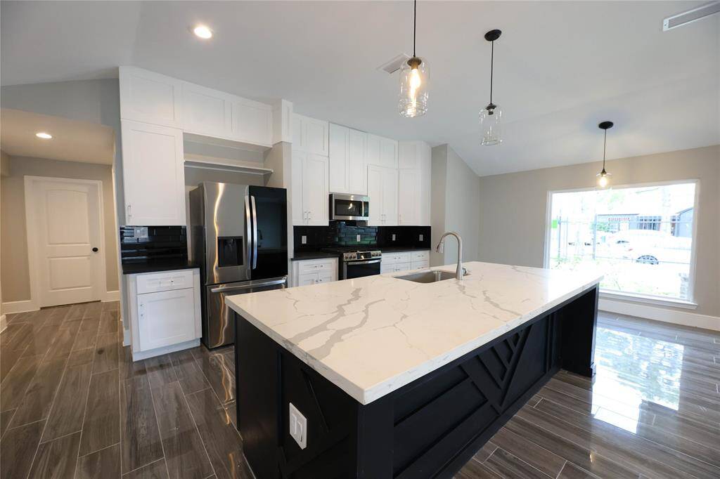 Cabinets to the ceiling w/ beautiful detail on the island. Gas Range & smart fridge.