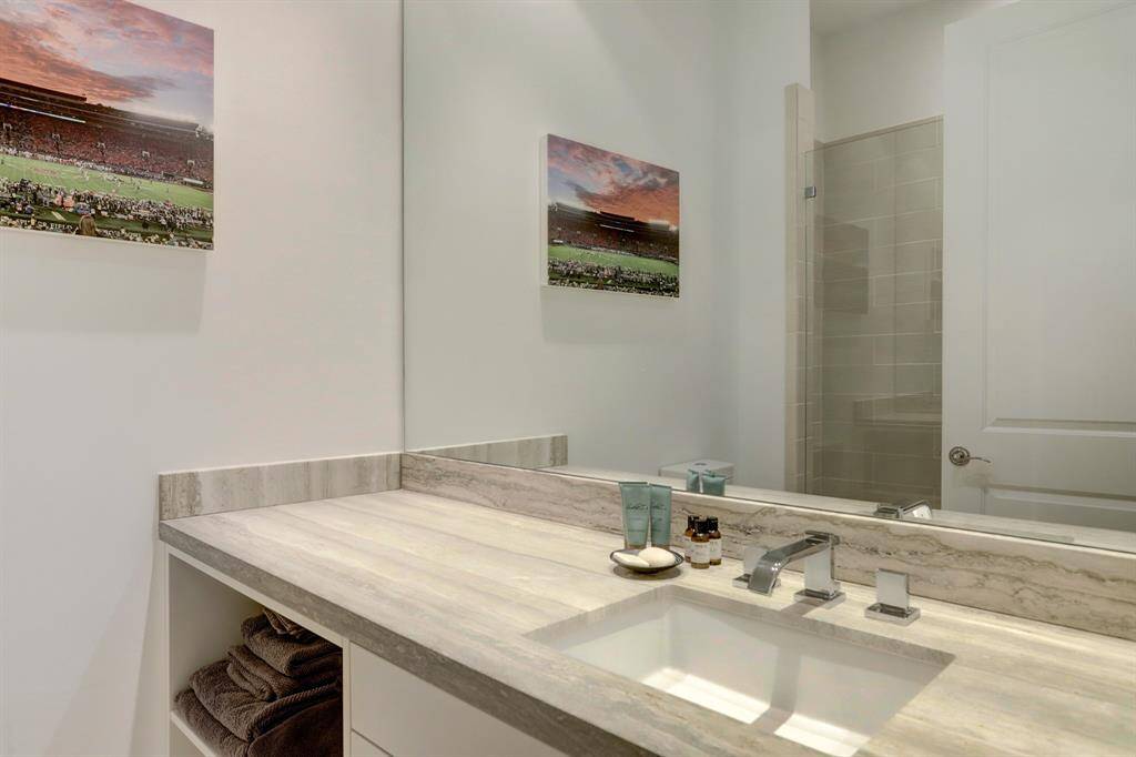 The secondary ensuite bath.