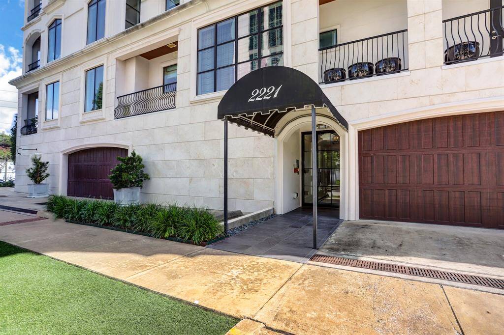 The unit is in Chateau Ten- a boutique mid-rise located in the heart of the River Oaks area! Walking distance to River Oaks area dining and shopping.