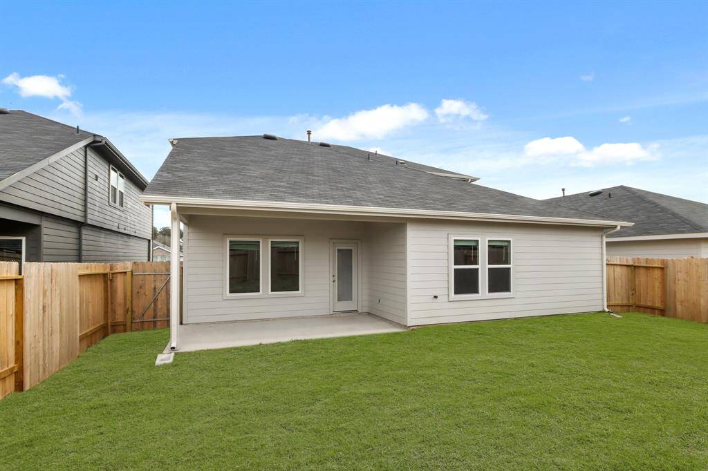 Spacious Covered Patio!