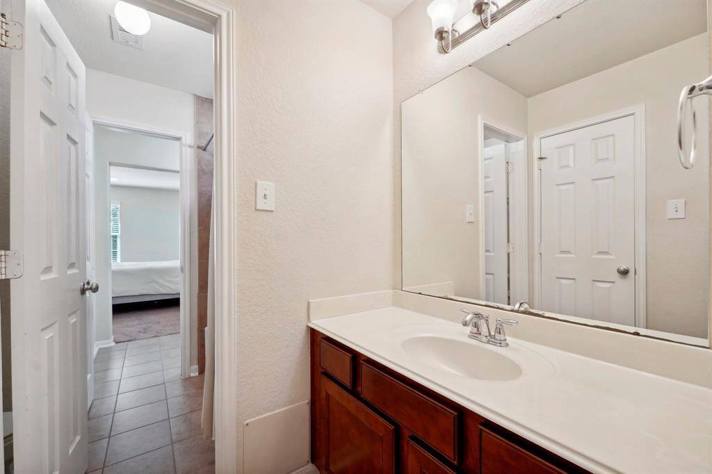 Bathroom 3 with it's own sink connecting to hollywood bathroom