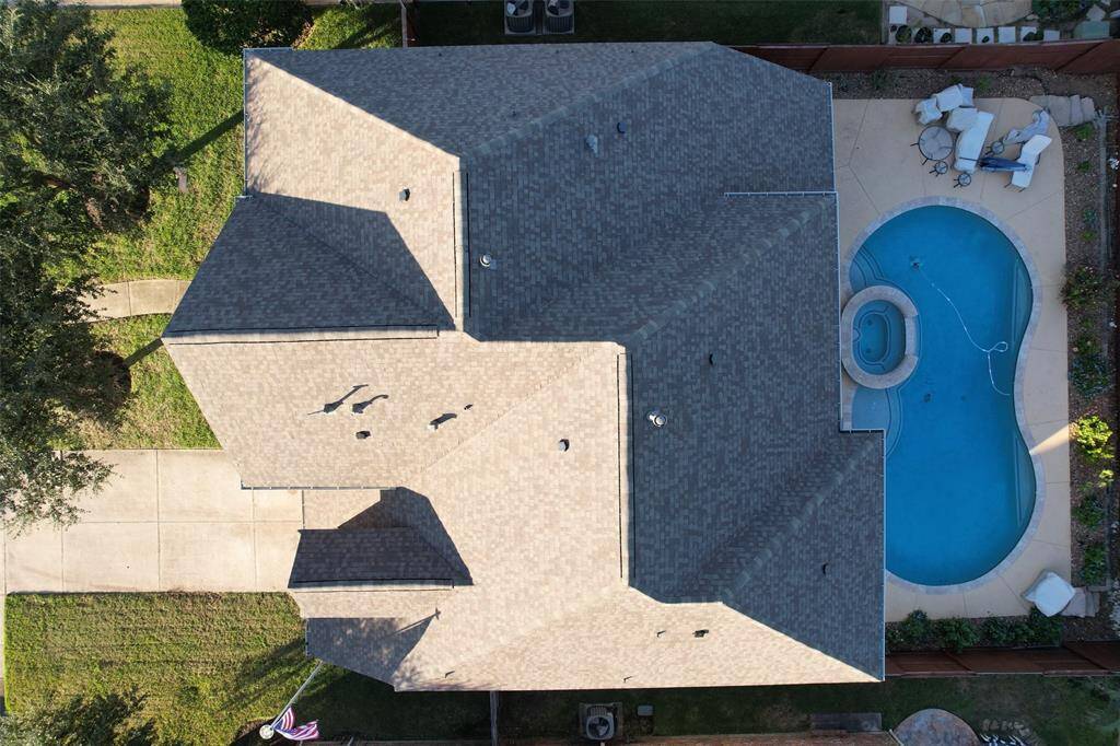 BRAND NEW ROOF!