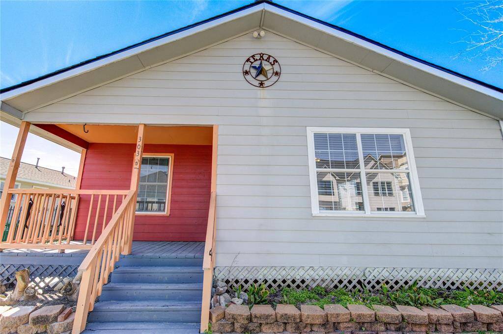 Traditional Bungalow in Heights Market area