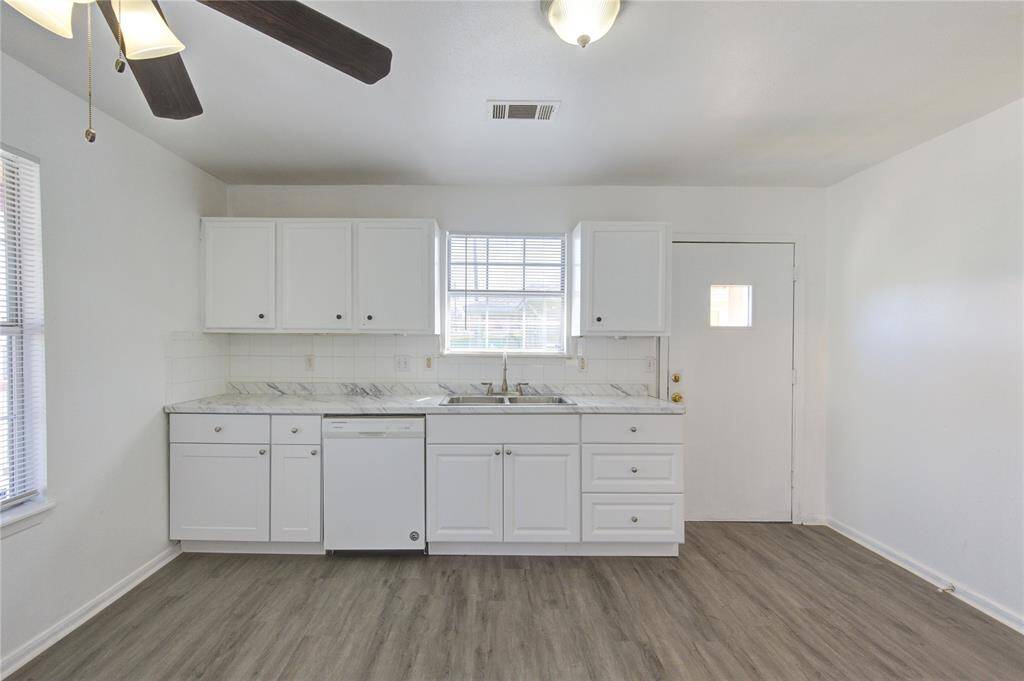 Spacious kitchen