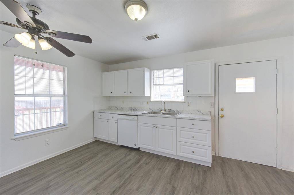 Spacious kitchen