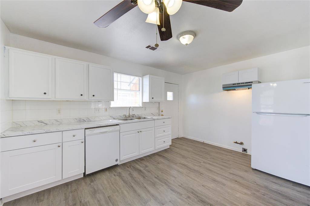 Spacious kitchen