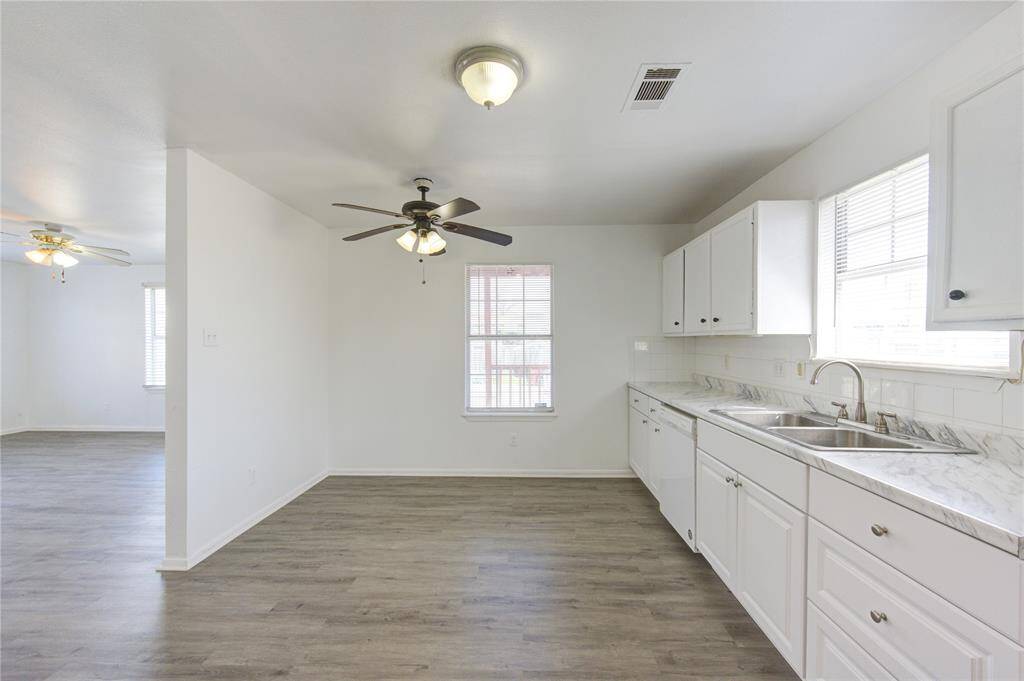 Spacious kitchen
