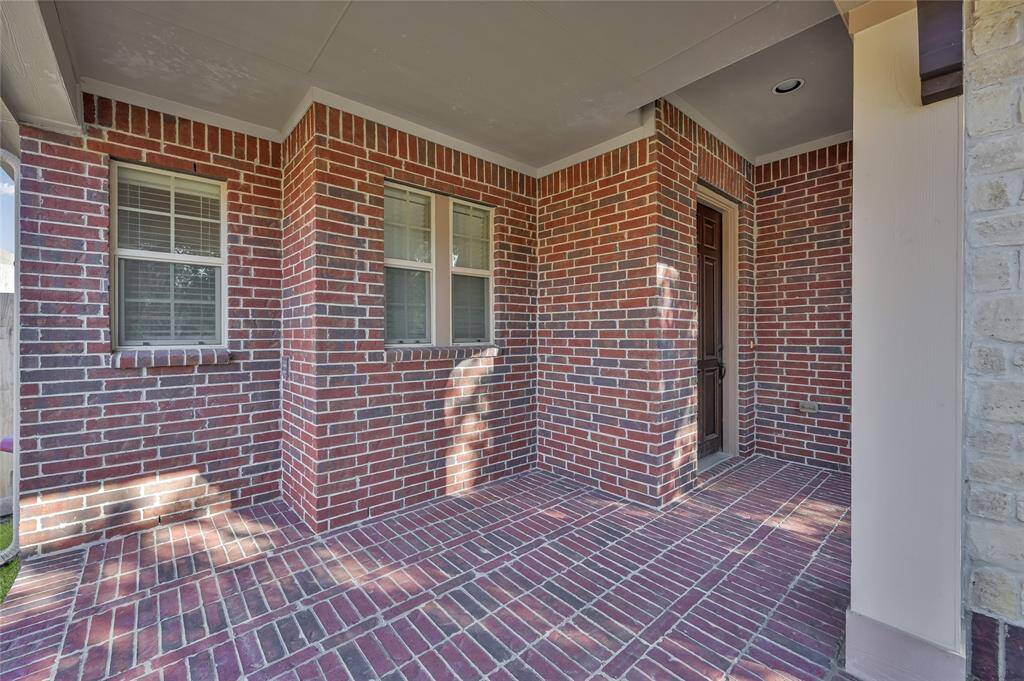 Beautiful large front patio welcomes you home. Perfect for relaxing