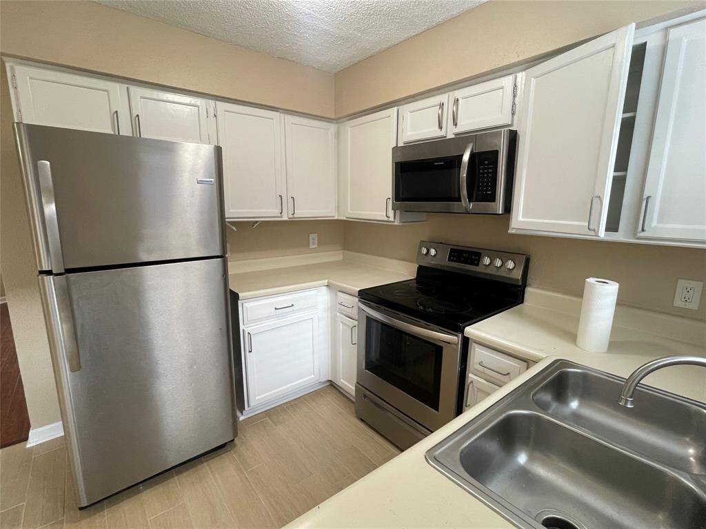 FULL SIZE REFRIGERATOR