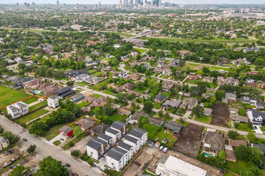 Minutes from U of H and Medical Center