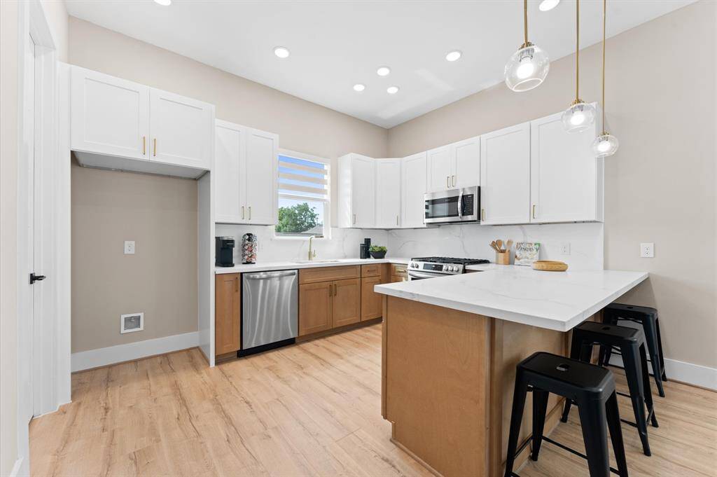 Large bright kitchen