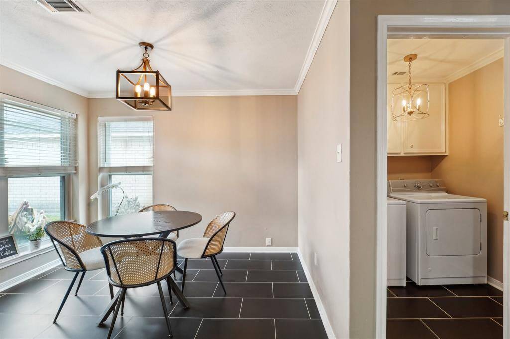 Breakfast area off kitchen