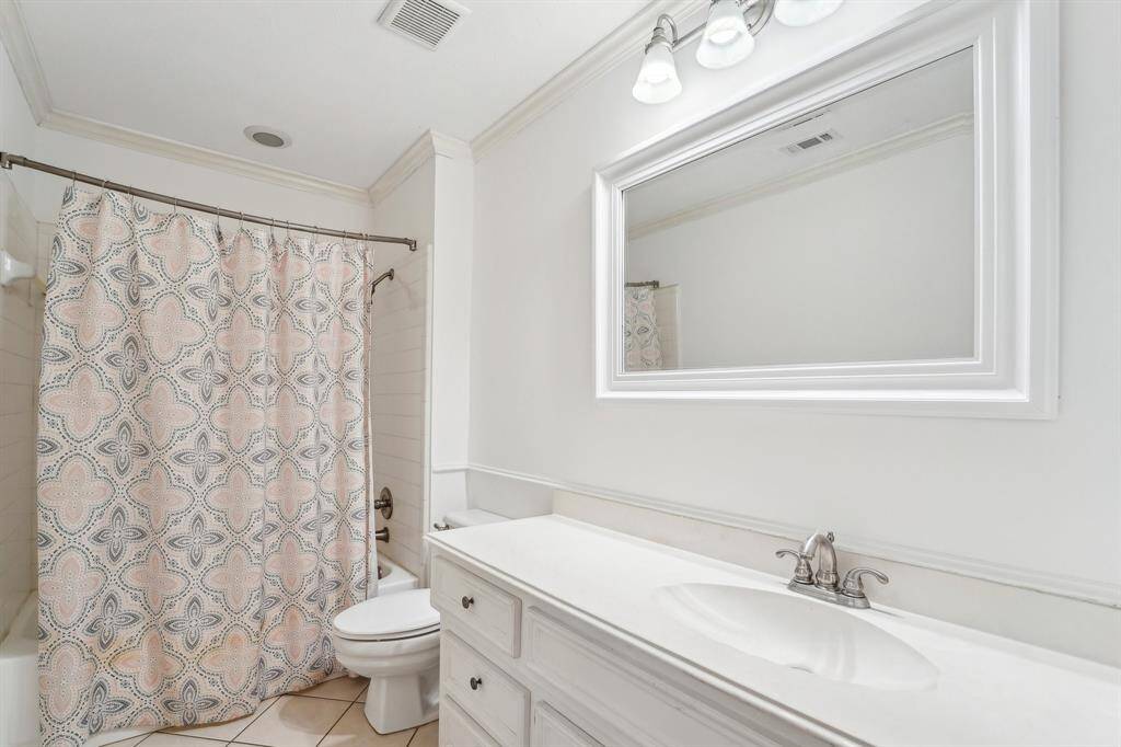 Secondary full bath