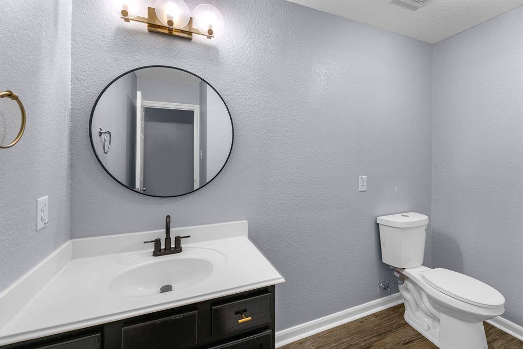 Full Secondary Bathroom with tub/shower.