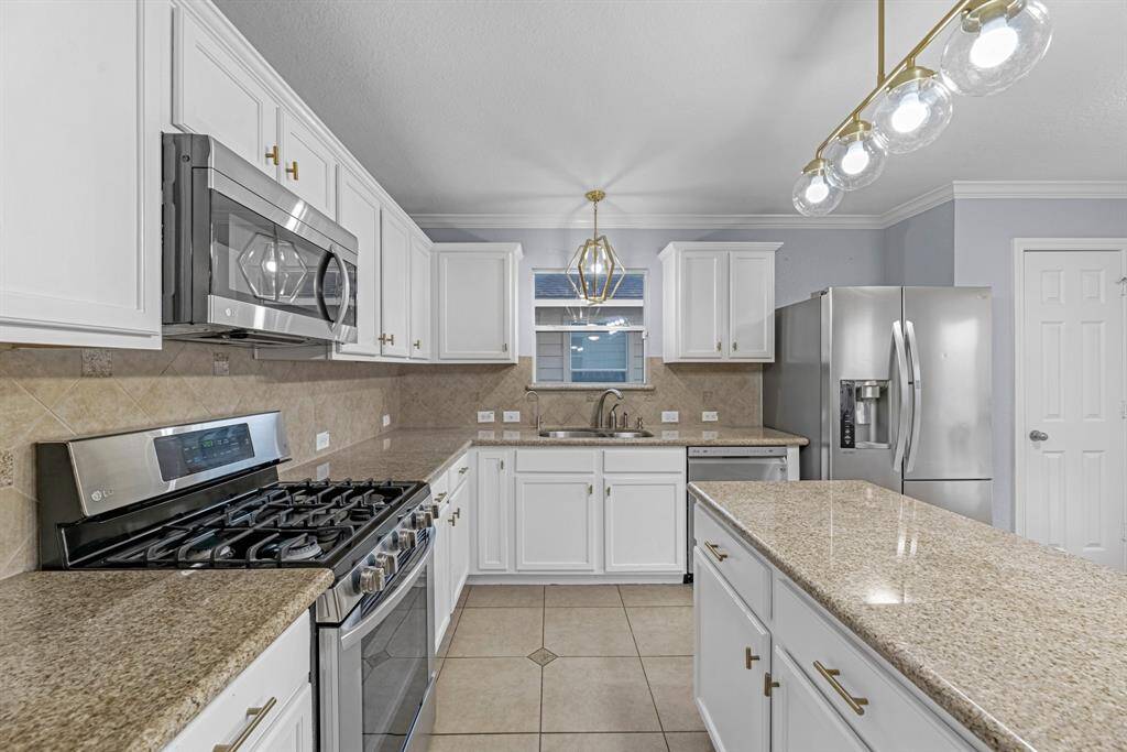 Central island and modern lighting in Kitchen.