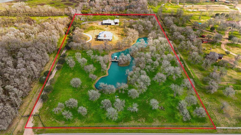 Don't forget to check out the video of this gorgeous property!