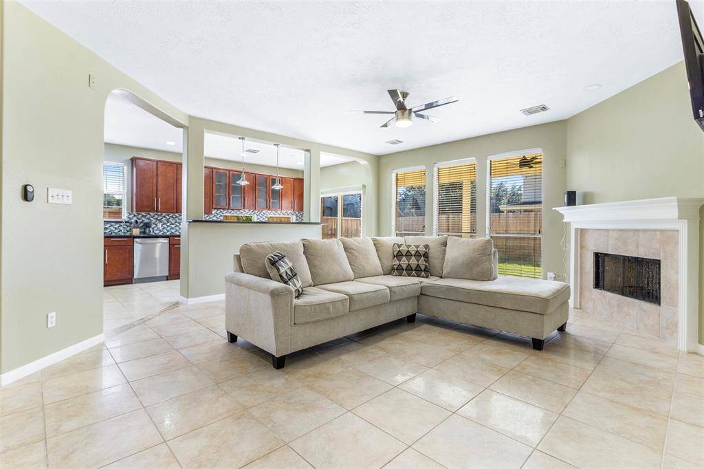 Open convept living room and kitchen