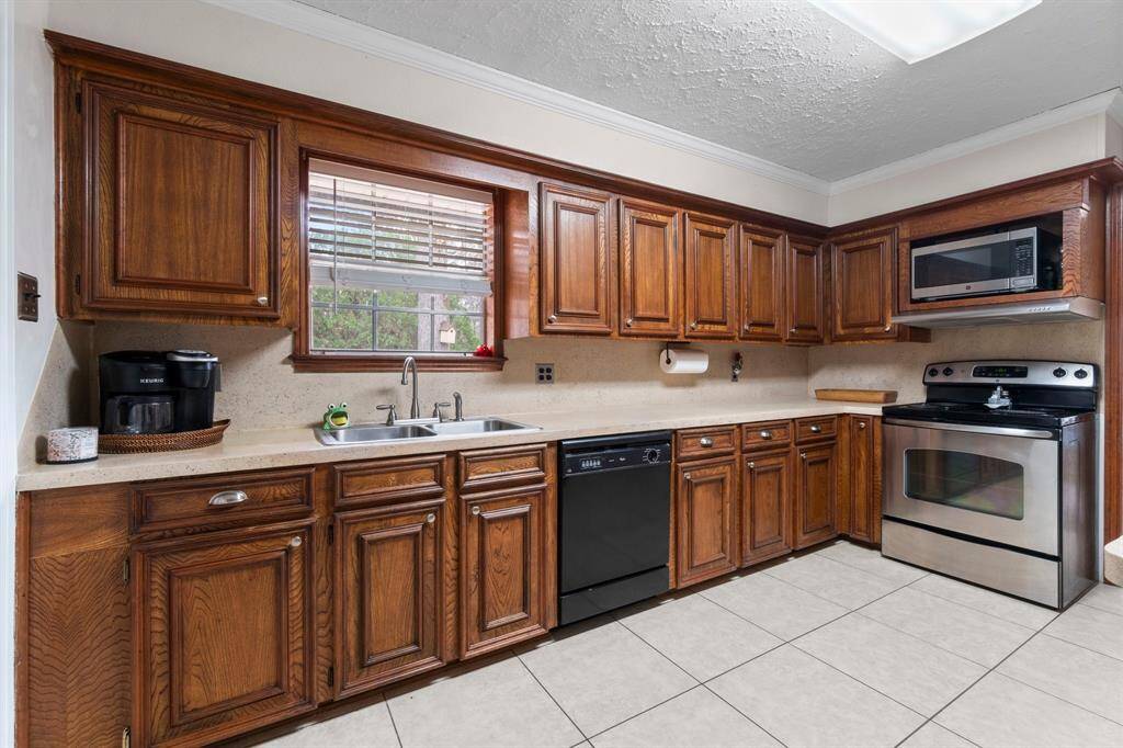 Lots of cabinet space