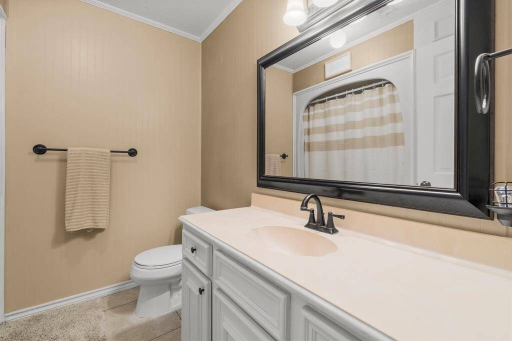 Secondary full bath with shower/tub combo.