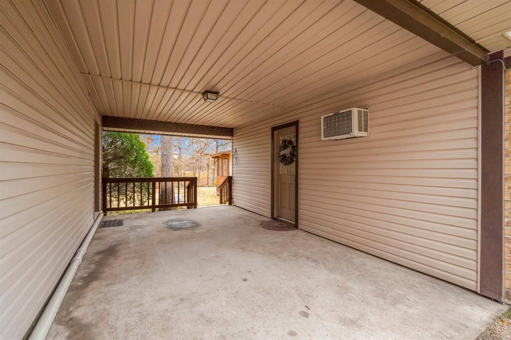 Nicely covered Atrium/ carport to pull car under when raining or going back and forth from the main home to the garage and guest quarters.
