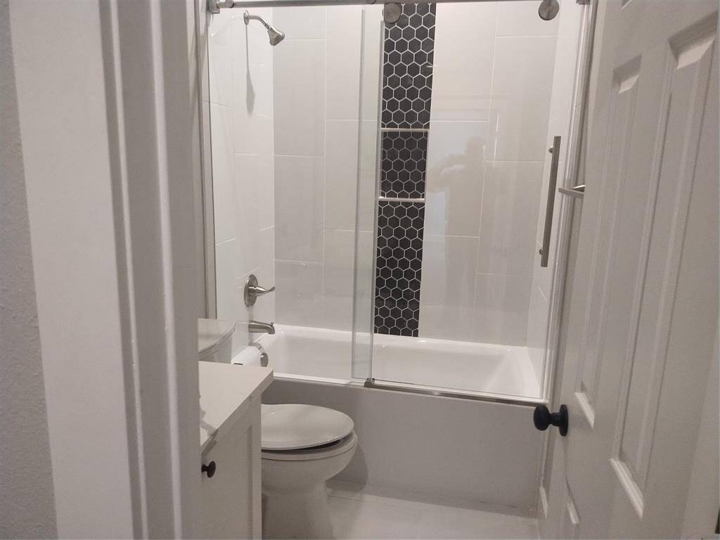 Second Bathroom between Second and Third Bdrm
