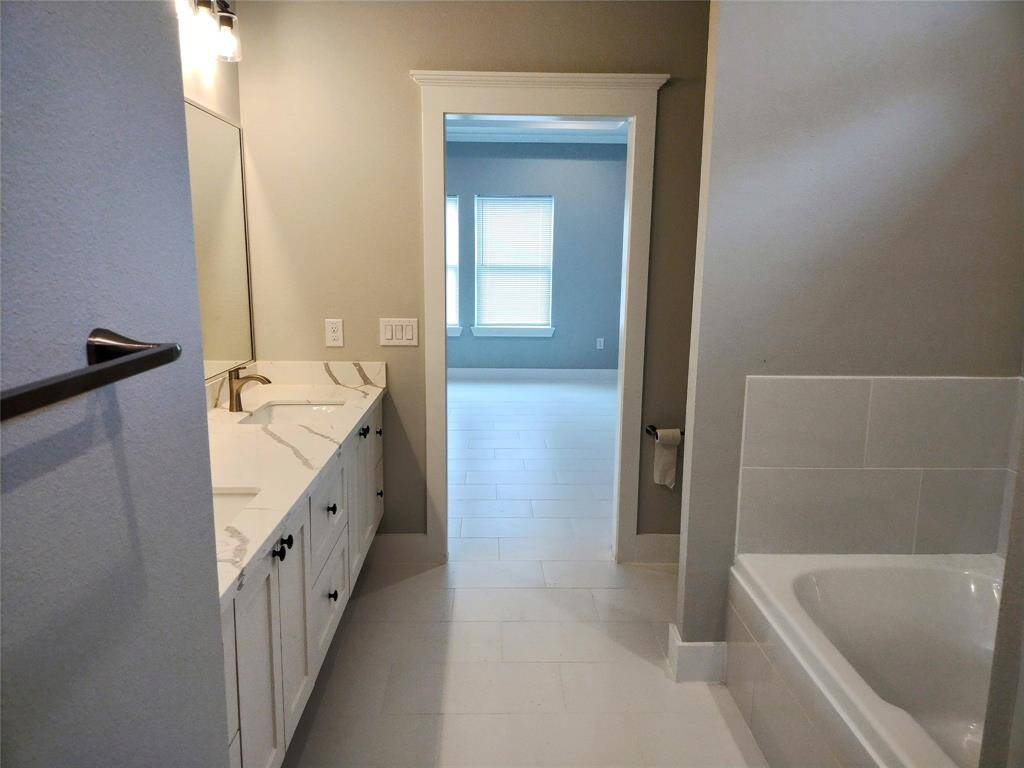 Bright an spacious Principle Bathroom