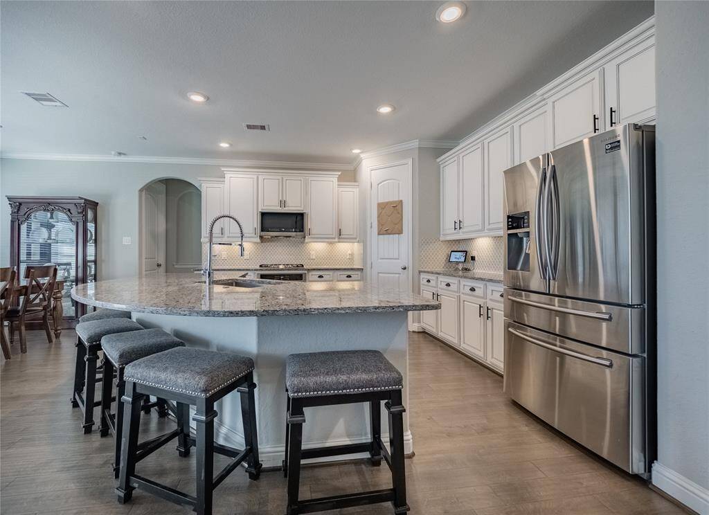 stainless steel appliances corner pantry very roomy