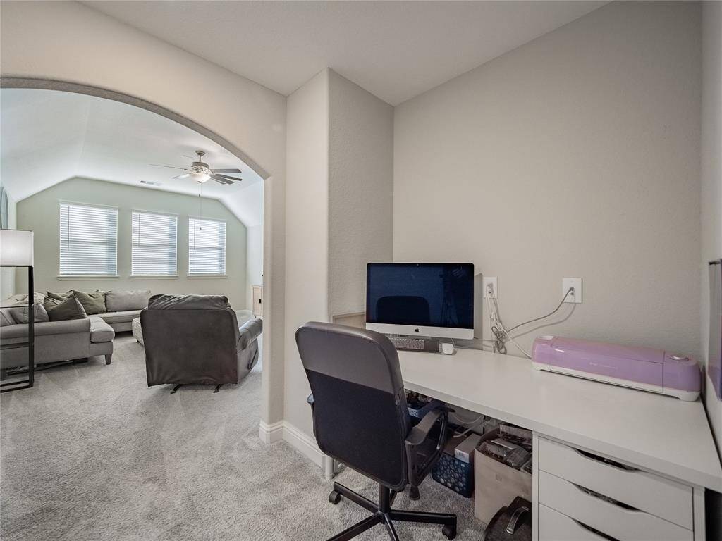 at the top of the stairs you have this nice work area that is good for homework space or gaming