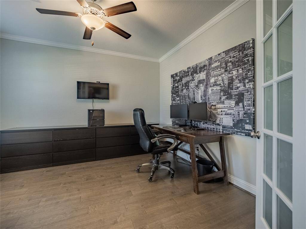 additional view of the office room for 2 desk