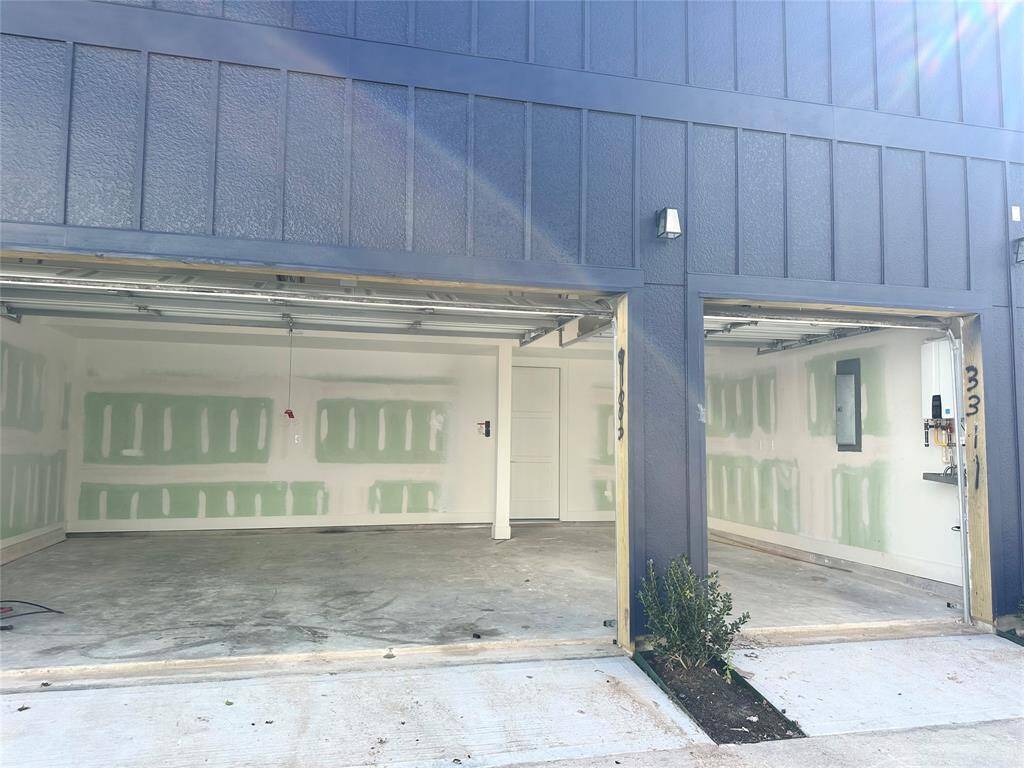 3 Car Garage