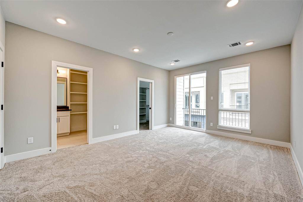 The 12x17 SF primary bedroom has carpet, 2" blinds, and recessed lighting.