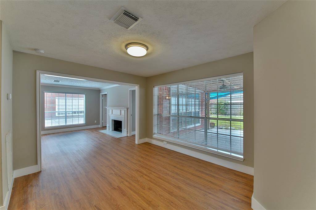 Breakfast room adjoins kitchen