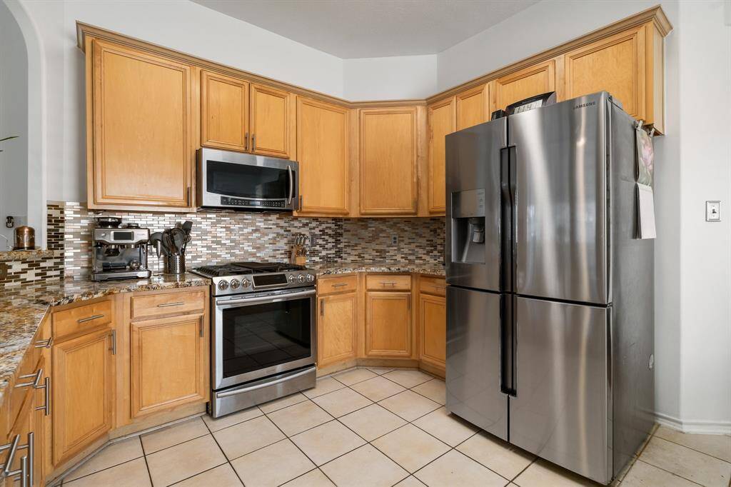 gas stove top/ microwave-plenty of counter space