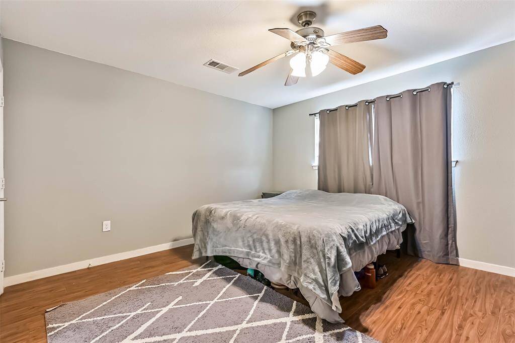 Spacious primary bedroom.