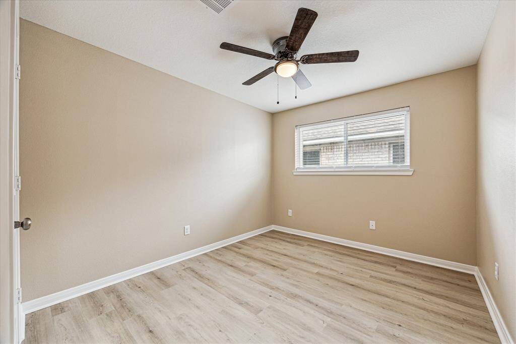 Another secondary bed room located next to the Primary