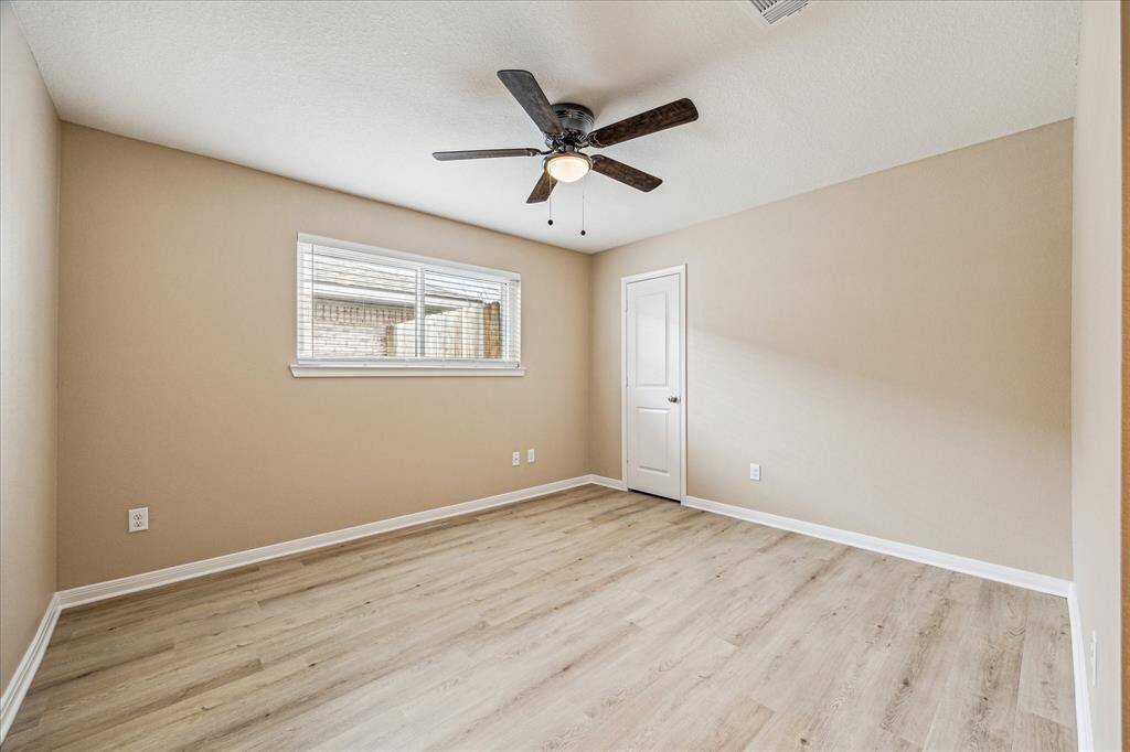 All bed rooms have ceiling fans with lights.