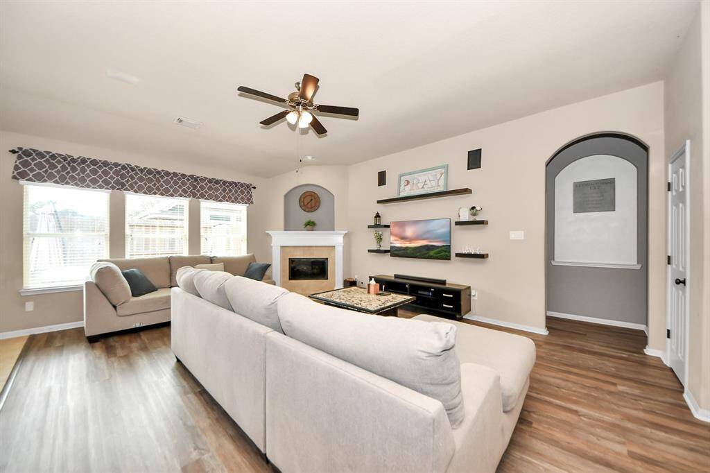Generous living space with plenty of room!