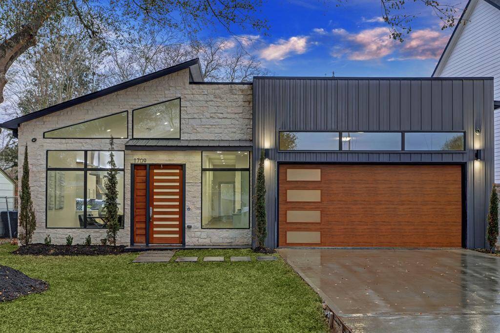 Welcome home to 1709 Reverse Street in Westview Terrace.