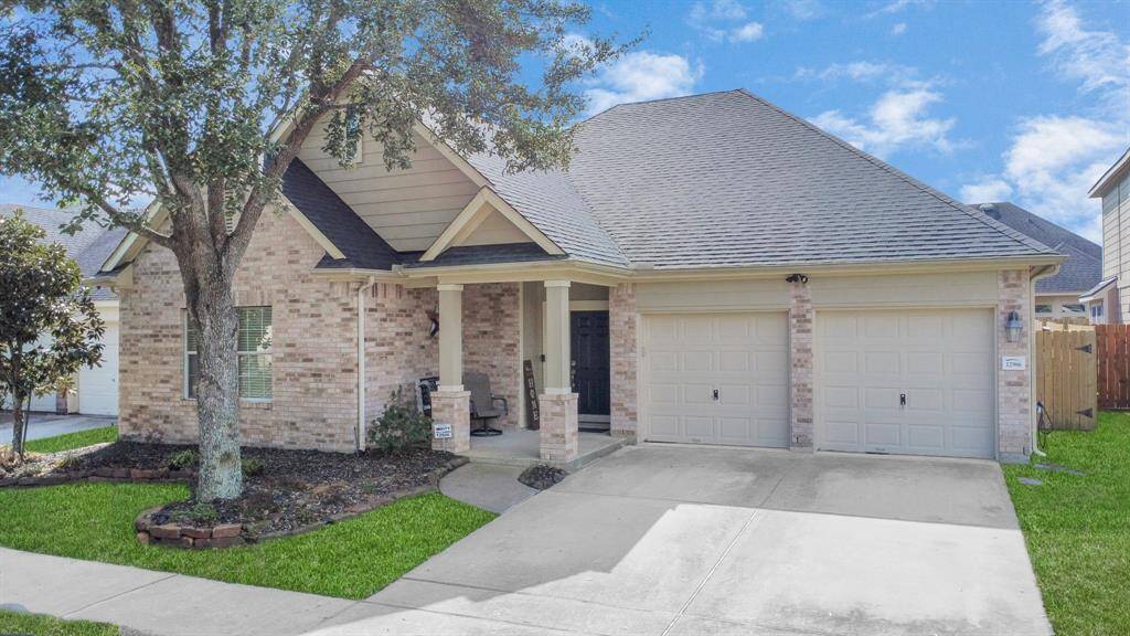Beautifully maintained front yard